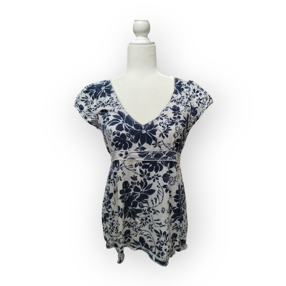 American Eagle Outfitters Women's White and Navy T-shirt